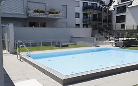 Yellow Flower Apartment With Pool - 5 Min To Lake